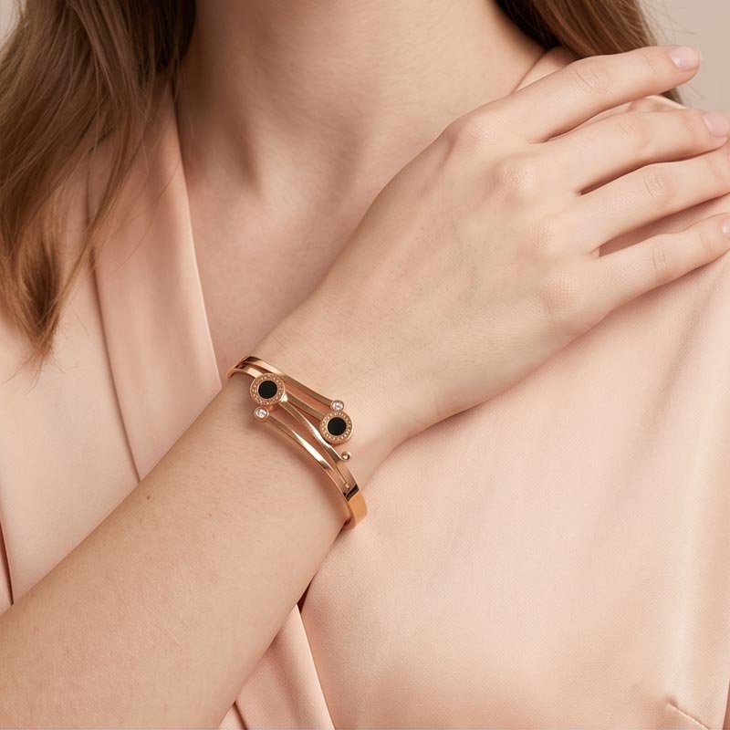 black enamel gold bangle (free size) black enamel gold bangle (free size)