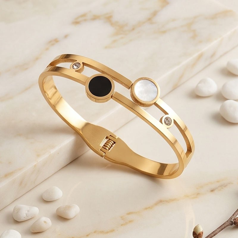 black and white enamel bangle ( free size) black and white enamel bangle ( free size)